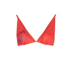 PIÈCES DE COSTUME DE KARL LAGERFELD AU-DESSUS DE LA FEMME ROUGE