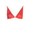 PIÈCES DE COSTUME DE KARL LAGERFELD AU-DESSUS DE LA FEMME ROUGE